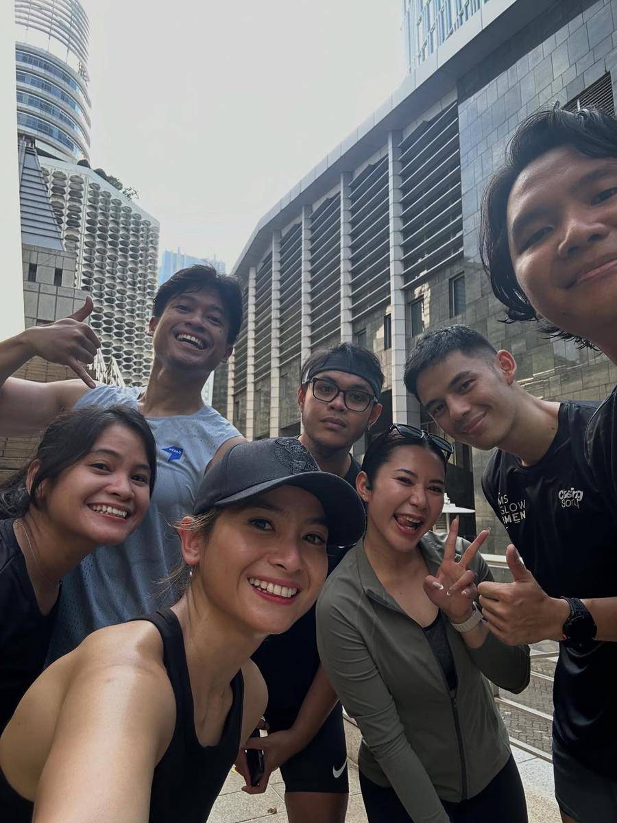 potret Acha Septriasa jogging di CFD Jakarta