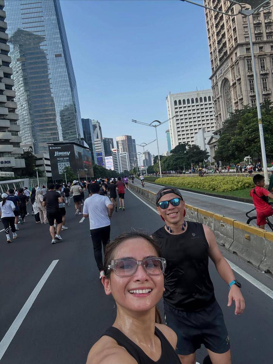 potret Acha Septriasa jogging di CFD Jakarta