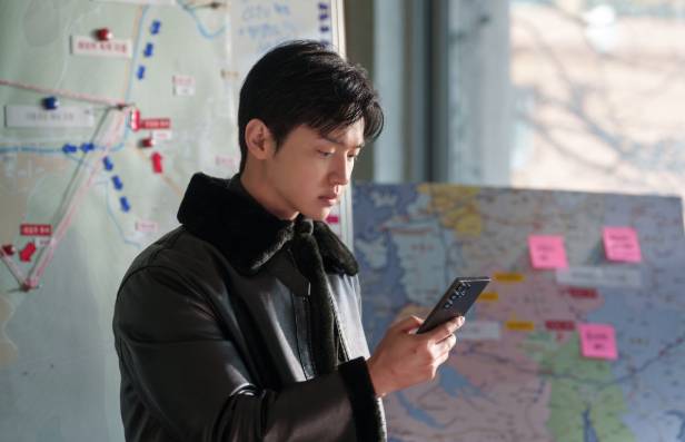 still cut drama Korea Queen Mantis