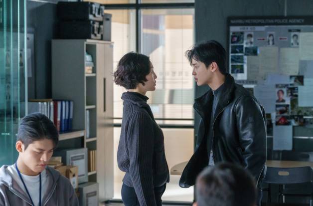 still cut drama Korea Queen Mantis