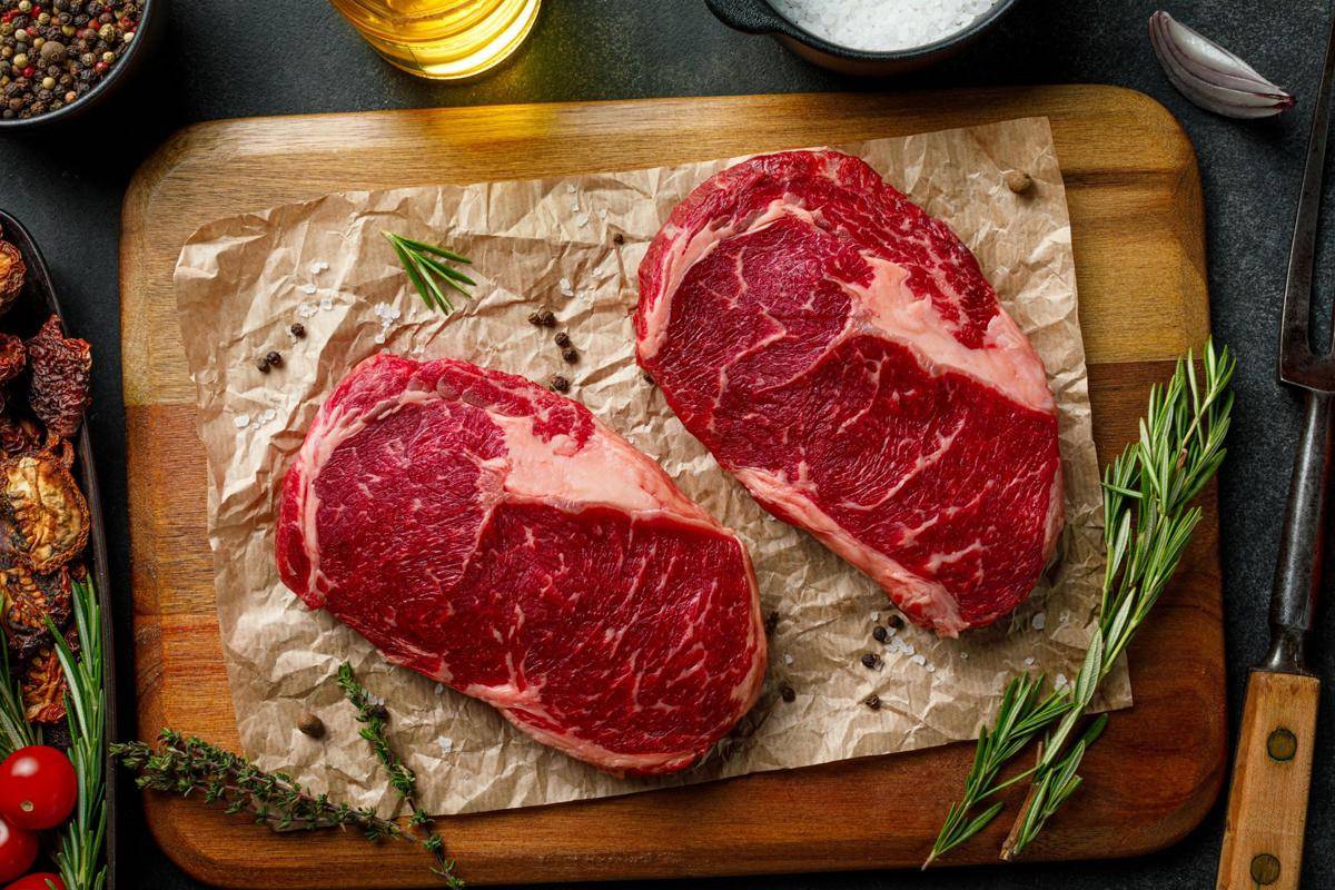 ilustrasi daging sepi segar (unsplash.com/Sergey Kotenev)