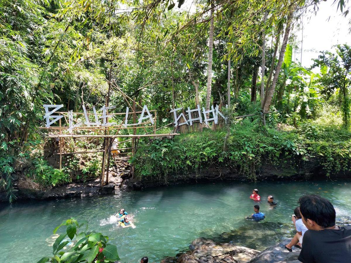 Pesona Blue Lagoon Jogja, Kolam Alami di Tengah Desa yang Asri