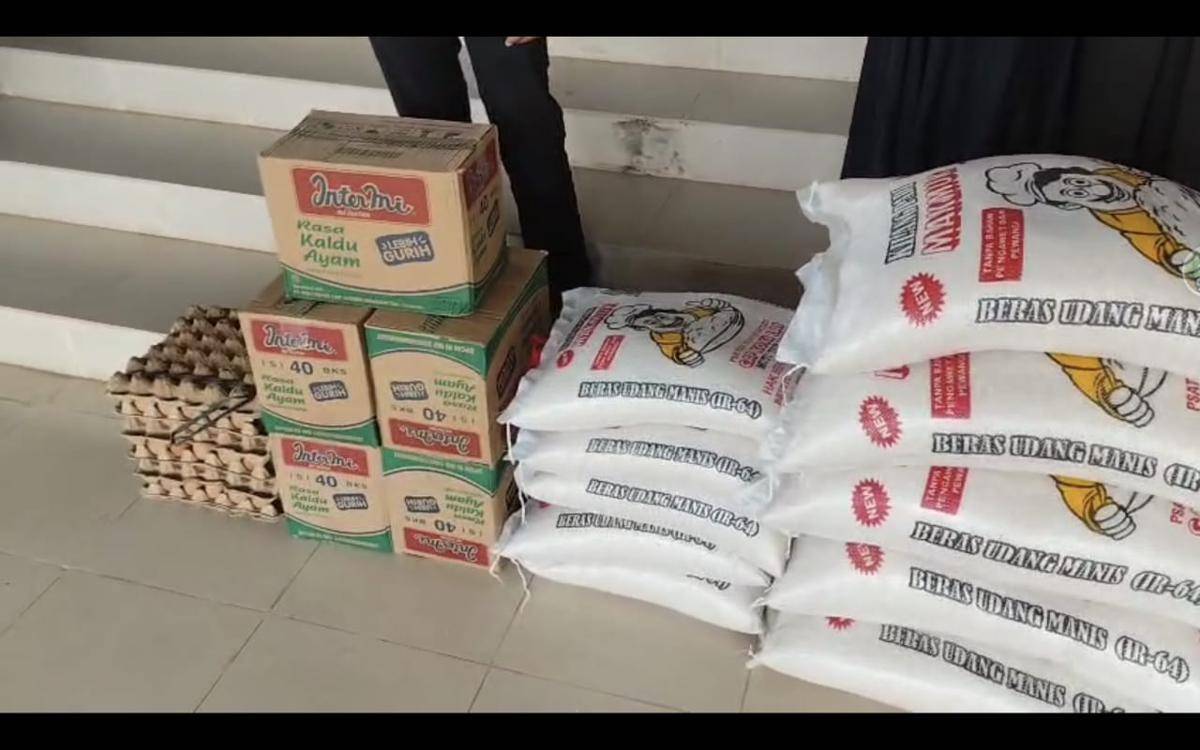 Perusahaan konstruksi PT Ibnu Sada Jaya menyalurkan CSR-nya di Pesantren Baitul Qu’ran, Desa Tadukan Raga, Kecamatan STM Hilir, Deli Serdang, Jumat (26/9/2025) (dok.istimewa)
