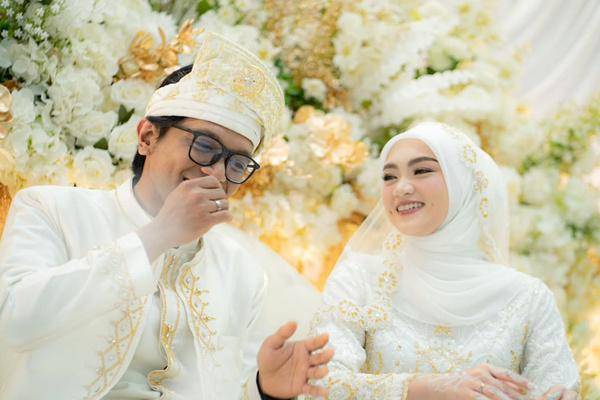 Pernikahan Komika Dzawin Nur dan Renny Rachmawaty (Instagram.com/dzawin_nur)