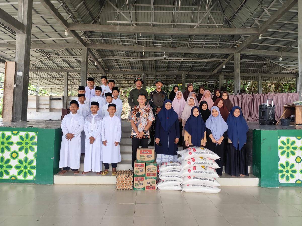Perusahaan konstruksi PT Ibnu Sada Jaya menyalurkan CSR-nya di Pesantren Baitul Qu’ran, Desa Tadukan Raga, Kecamatan STM Hilir, Deli Serdang, Jumat (26/9/2025) (dok.istimewa)