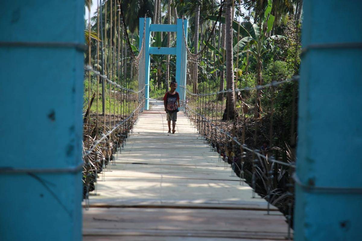 Jembatan gantung di Tanggamus