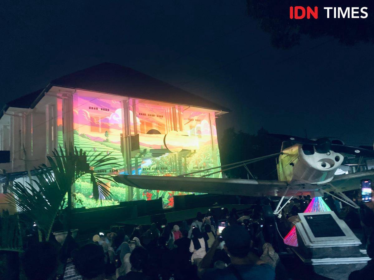 Pemeran seni jejak tanam di Museum Musperin, Sabtu (28/9/2025) malam (IDN Times/Doni Hermawan)