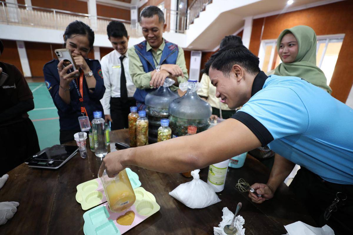 Politeknik Pariwisata (Poltekpar) Makassar menggelar Sosialisasi Pengelolaan Sampah Ramah Lingkungan. (Dok. Istimewa)
