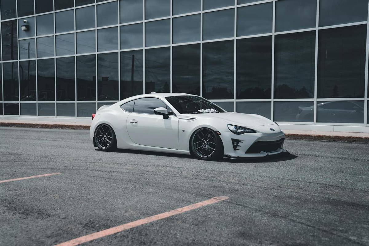 ilustrasi mobil parkir