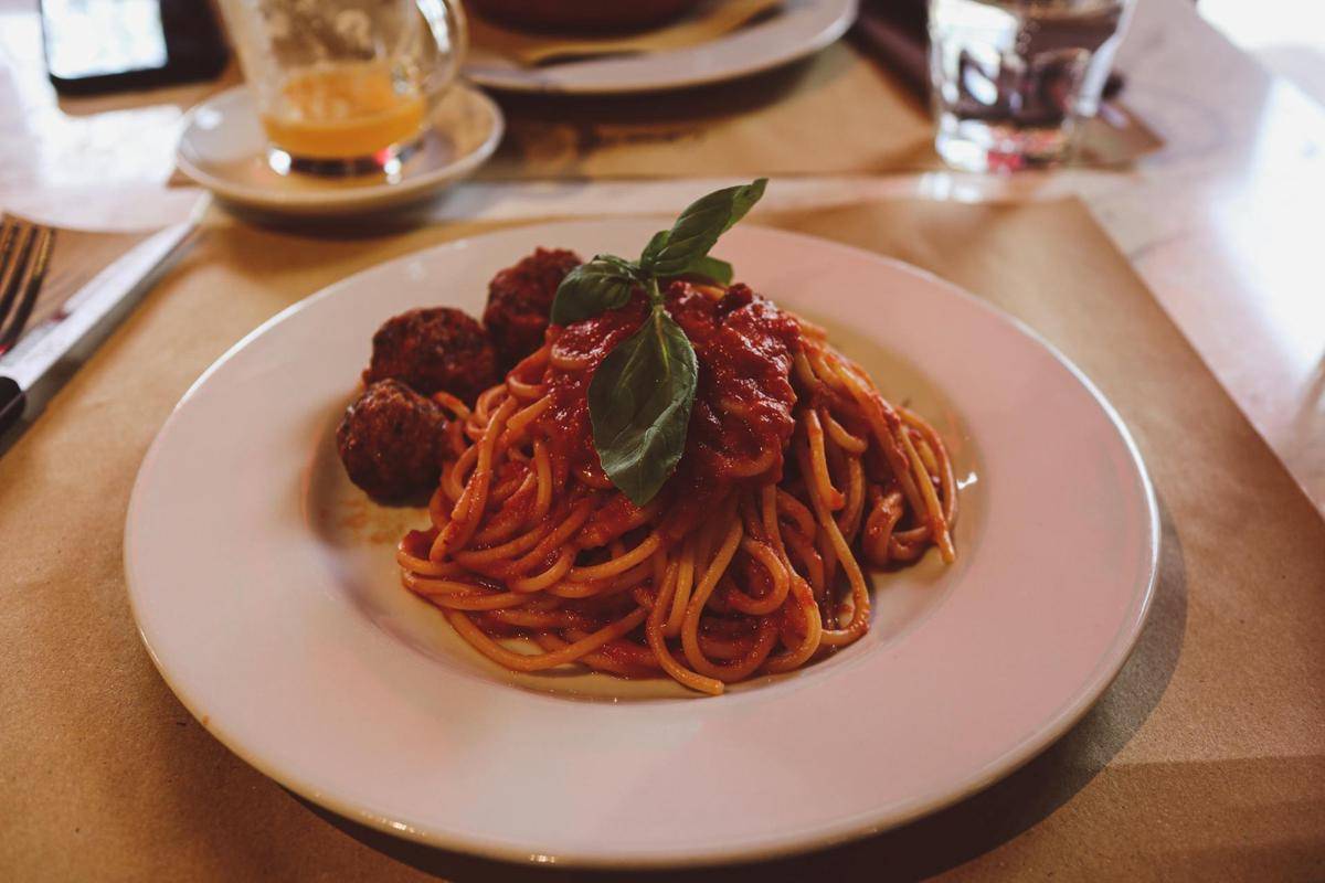 ilustrasi spaghetti meatballs