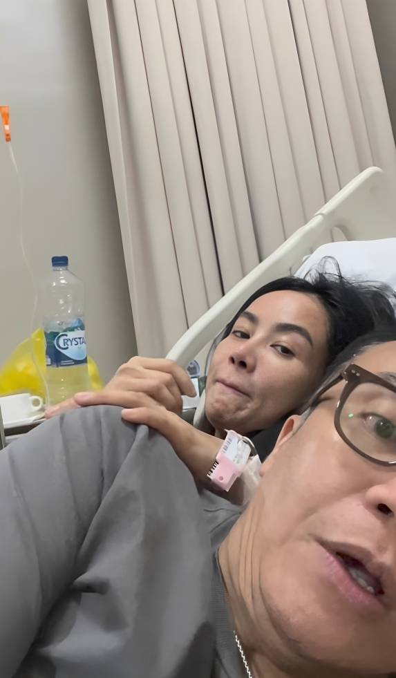 Ari Lasso dampingi Dearly Joshua yang sakit