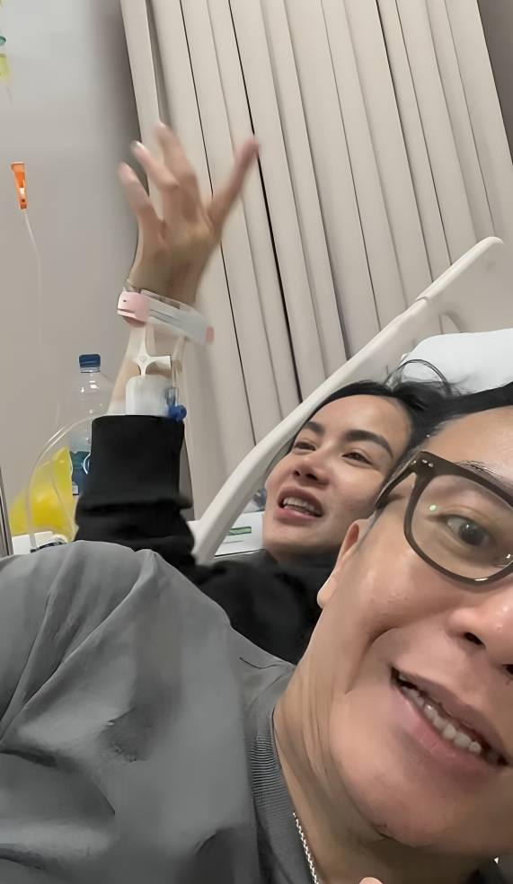 Ari Lasso dampingi Dearly Joshua yang sakit
