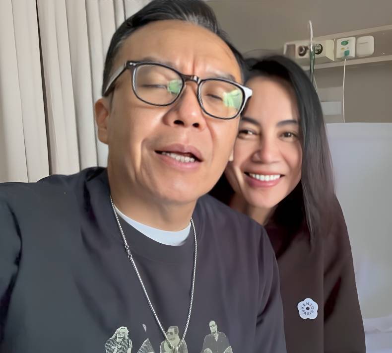 Ari Lasso dampingi Dearly Joshua yang sakit