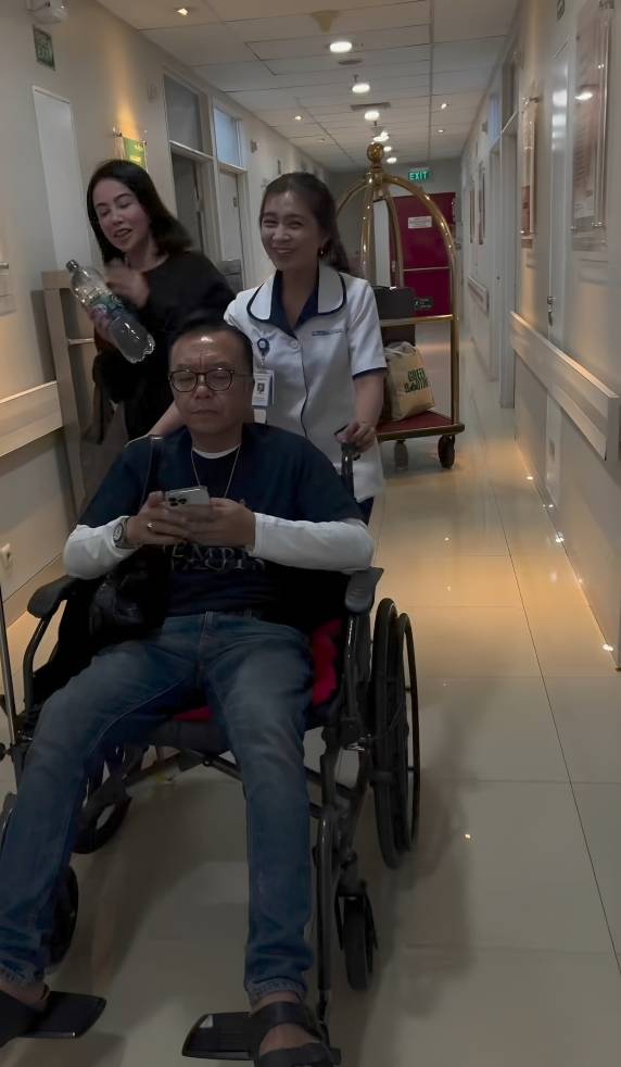 Ari Lasso dampingi Dearly Joshua yang sakit