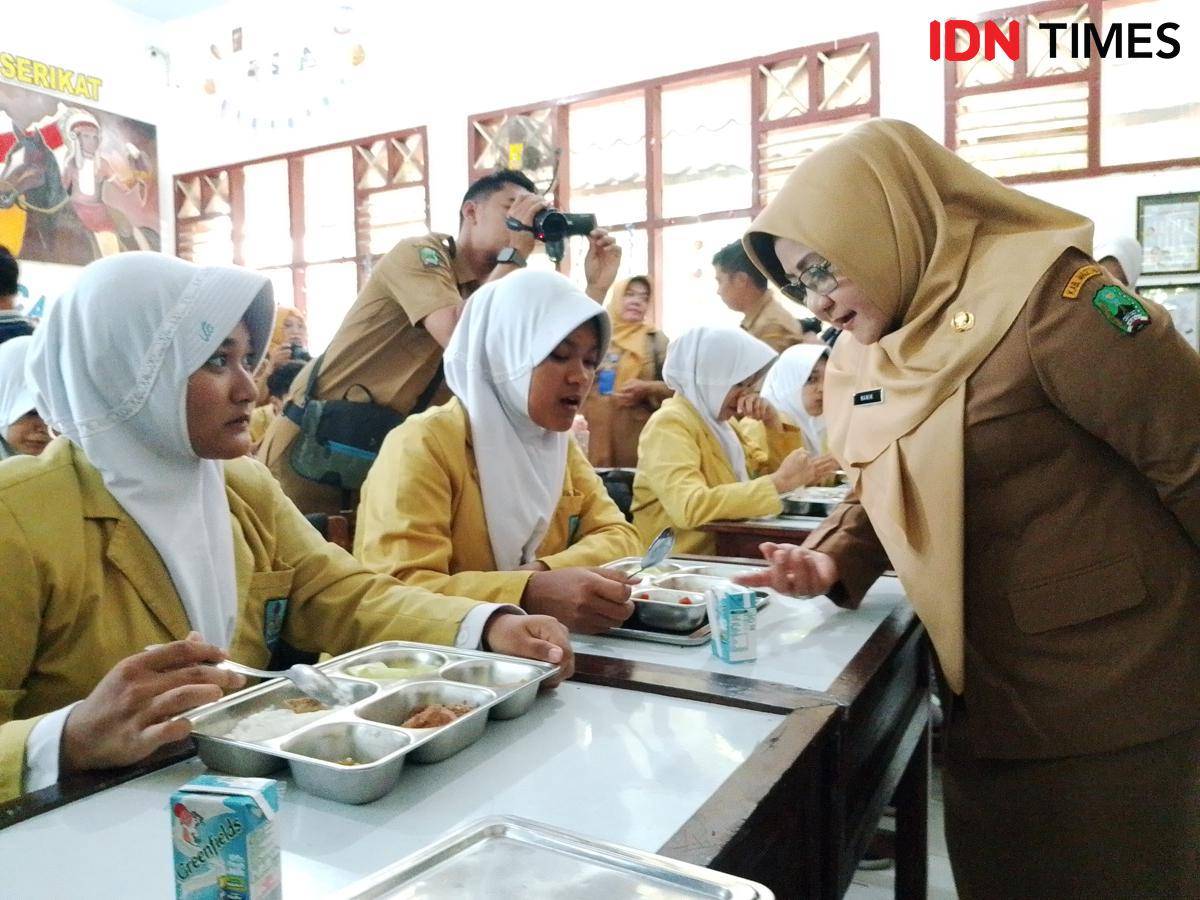 Nanik Sumatri, bupati Magetan saat sidak program MBG di SMPN 1.