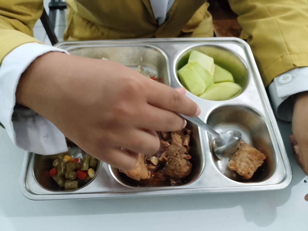 Nanik Sumatri, bupati Magetan saat sidak program MBG di SMPN 1. IDN Times/Riyanto.