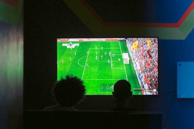 ilustrasi main game sepak bola 