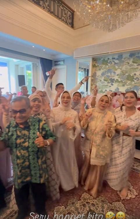 Syukuran Ultah ke-87 Kakek Nikita Willy (Instagram.com/yorafebrina)