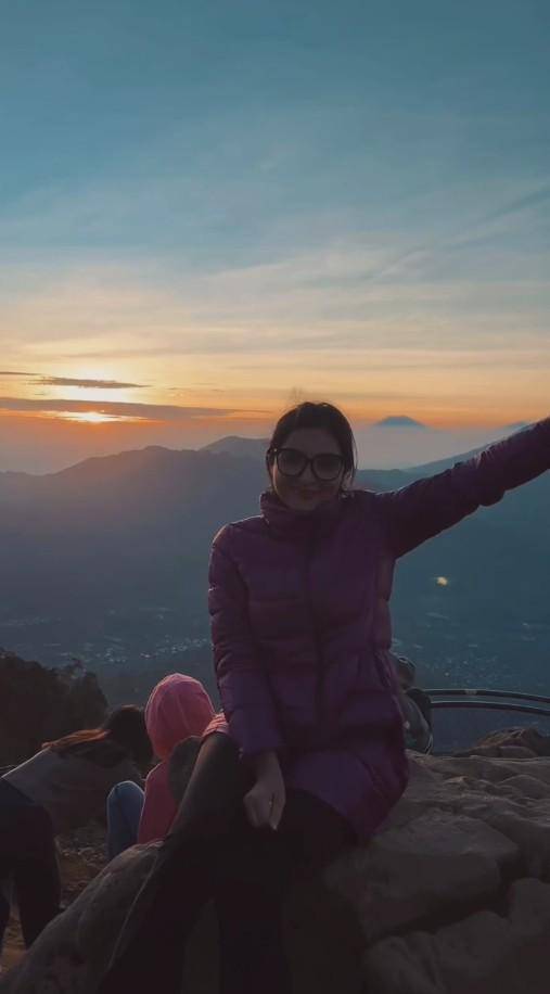 Ashanty dan Keluarga Mendaki Bukit Sikunir (instagram.com/ashanty_ash)