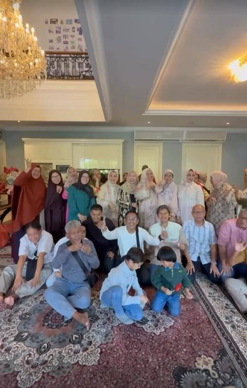 Syukuran Ultah ke-87 Kakek Nikita Willy (Instagram.com/yorafebrina)