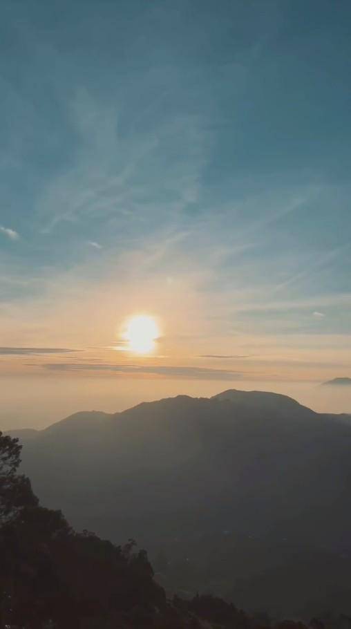 Ashanty dan Keluarga Mendaki Bukit Sikunir (instagram.com/ashanty_ash)