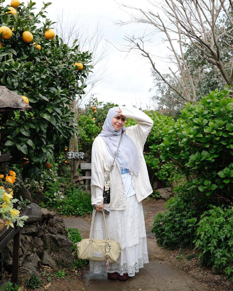 OOTD untuk apple body shape (instagram.com/dillaljaidi)