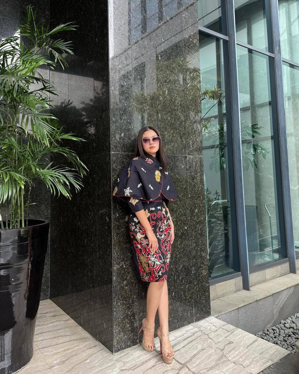 padu padan batik smart casual (instagram.com/rinandamh)