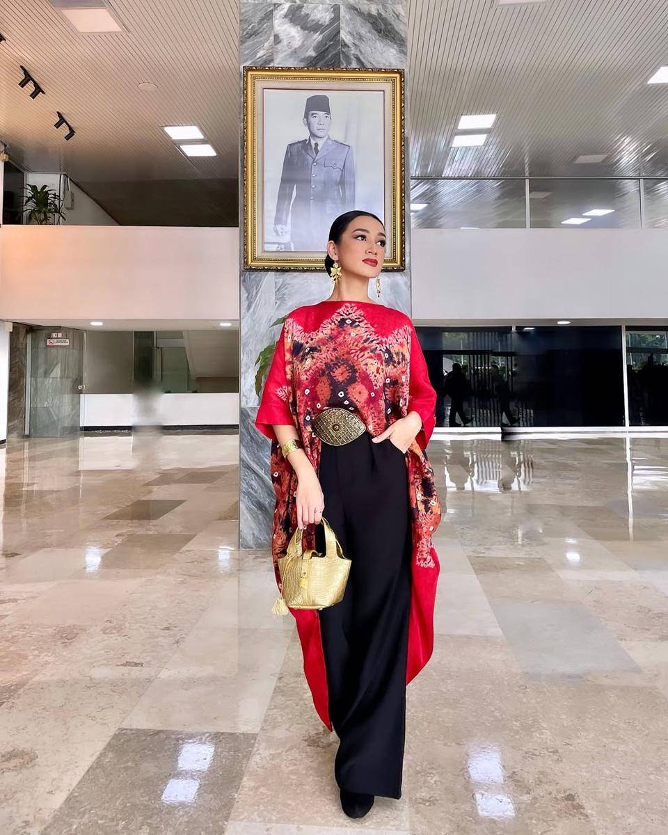 padu padan batik smart casual (instagram.com/berlianaps)