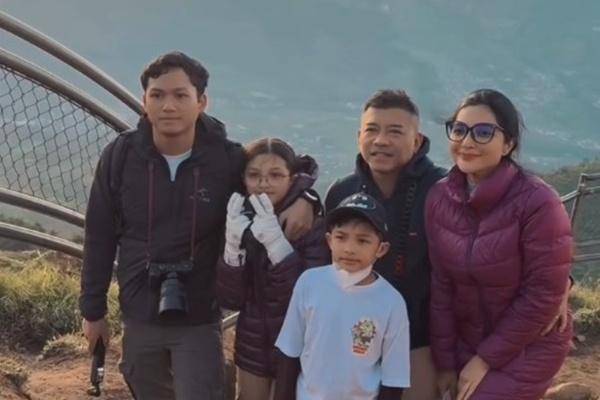 Ashanty dan Keluarga Mendaki Bukit Sikunir (instagram.com/ashanty_ash)