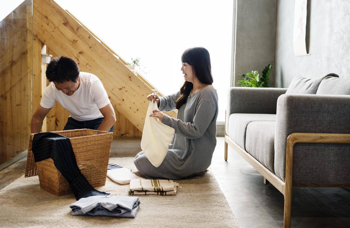 ilustrasi minimalist living stuff (freepik.com)