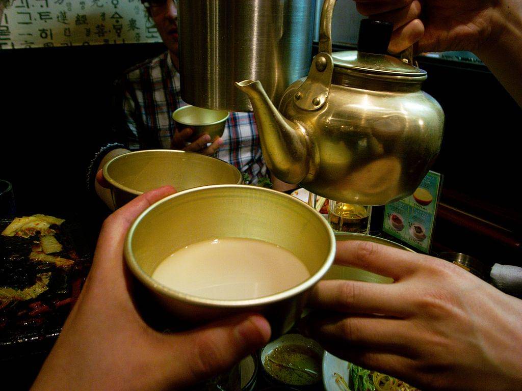 ilustrasi makgeolli