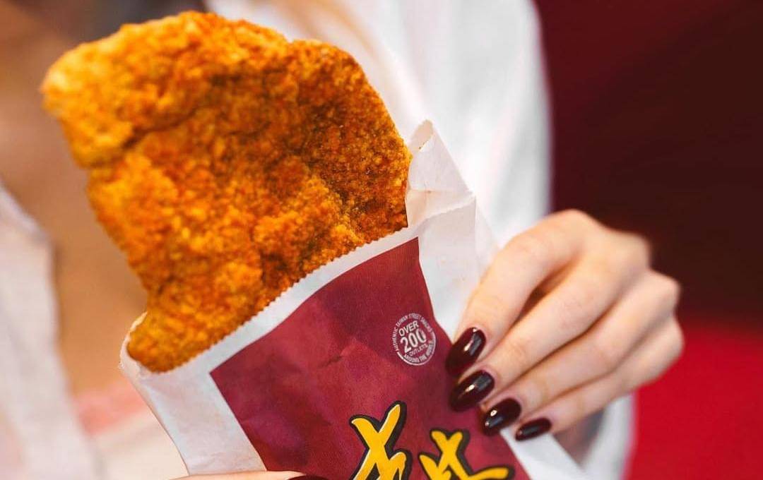 menu XXL crispy chicken di Shihlin (instagram.com/shihlinsnacksem)