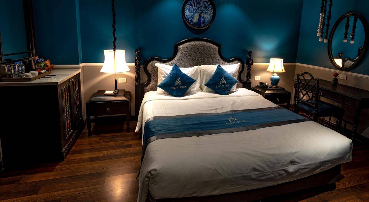 kamar tidur bernuansa biru (pexels.com/Quang Nguyen Vinh)