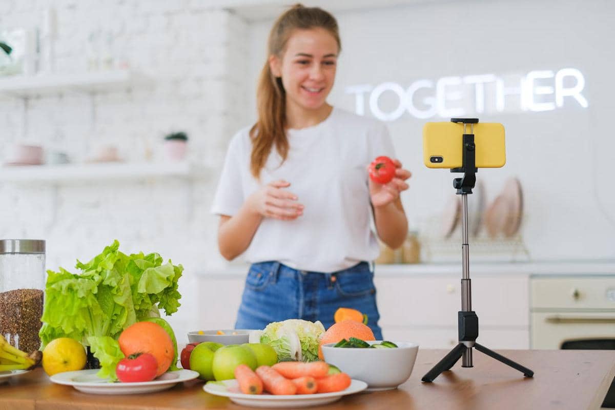 ilustrasi membuat konten edukasi (pexels.com/Anna Shvets)