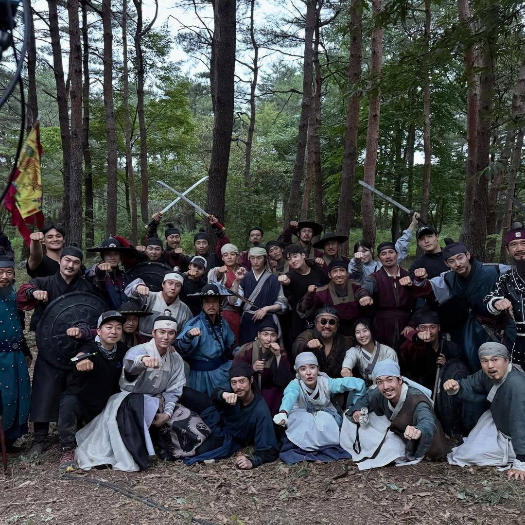 momen syuting terakhir drama Bon Appétit, Your Majesty (instagram.com/l.c.m____)