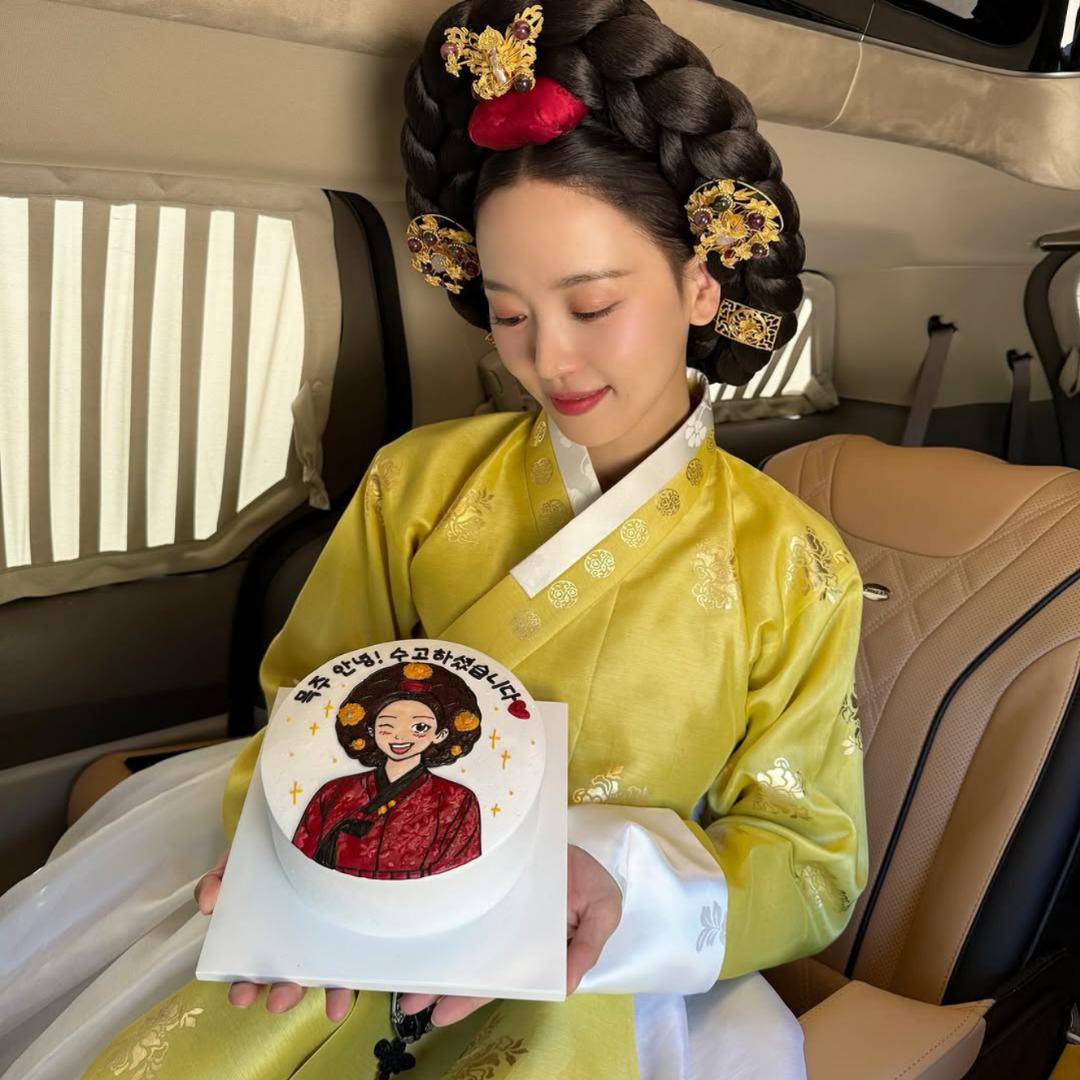 momen syuting terakhir drama Bon Appétit, Your Majesty (instagram.com/k_hanna_)
