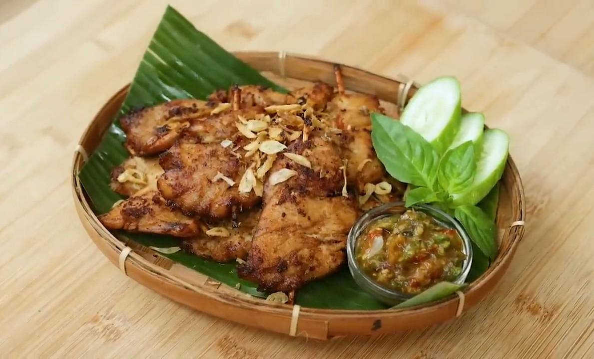 ilustrasi empal ayam gurih dan empuk