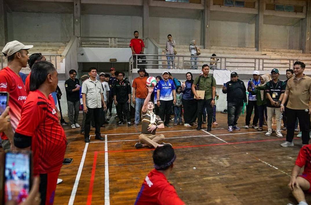 Verrell olahraga bareng atlet disabilitas 
