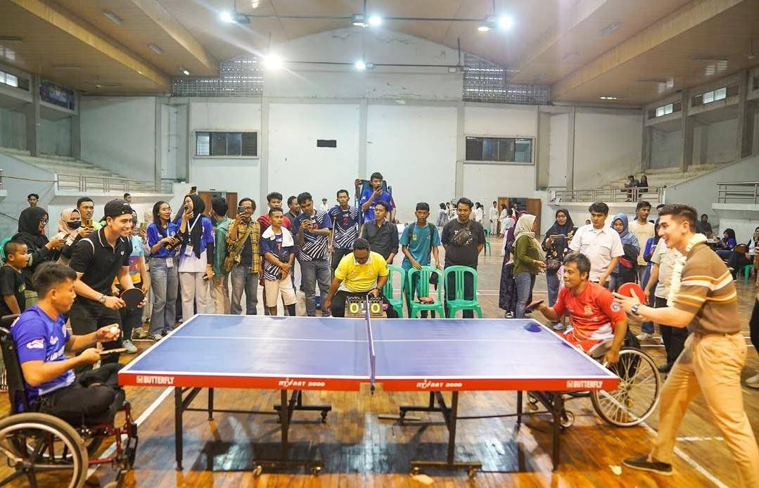 Verrell olahraga bareng atlet disabilitas 