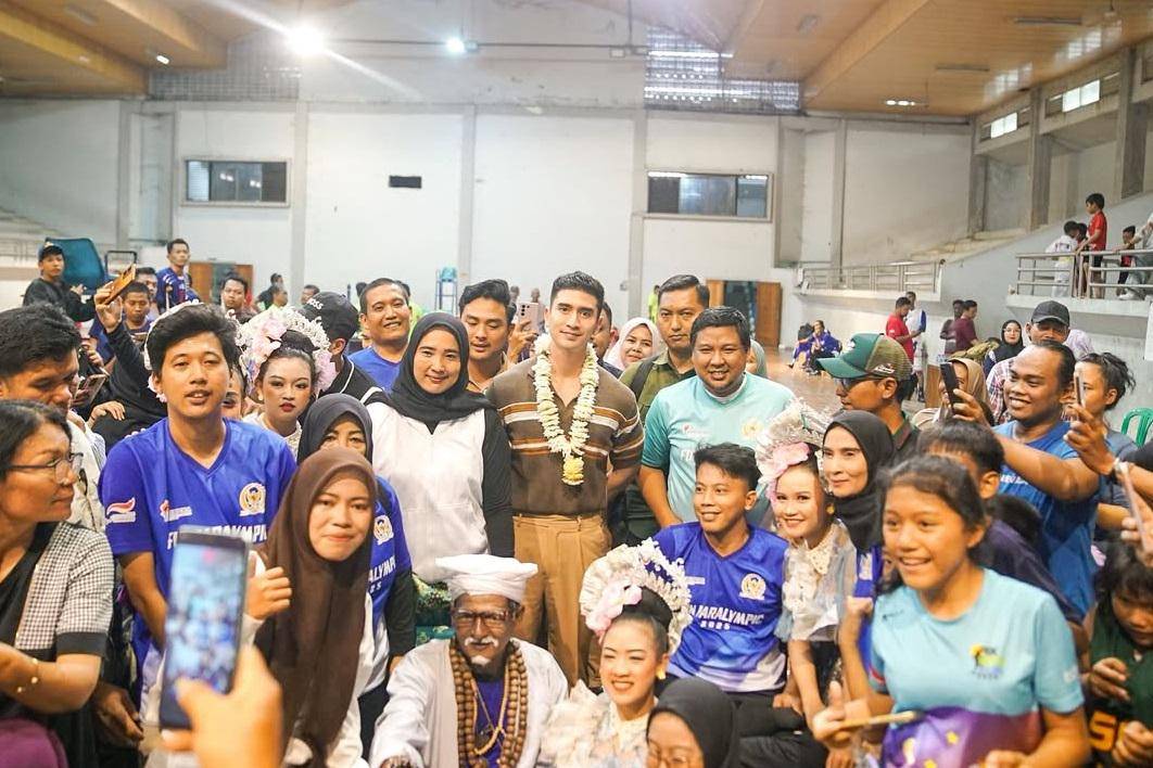 Verrell olahraga bareng atlet disabilitas 