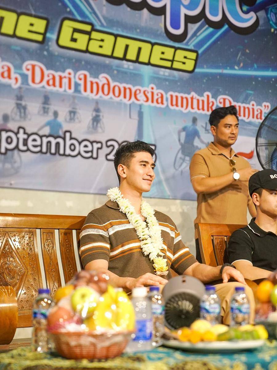 Verrell olahraga bareng atlet disabilitas 