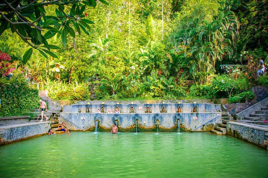 Kolam di Pemandian Air Panas Banjar (instagram.com/banjarhotspring)