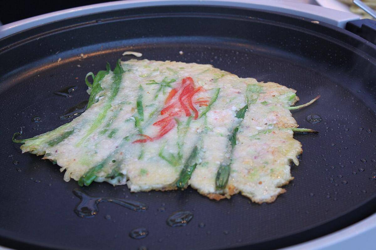 ilustrasi membuat pajeon (commons.wikimedia.org/World to Table)
