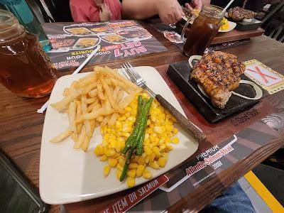 tempat makan Sreet Steak di Boulevard Kelapa Gading (google.com/maps/Royke Yohanes)