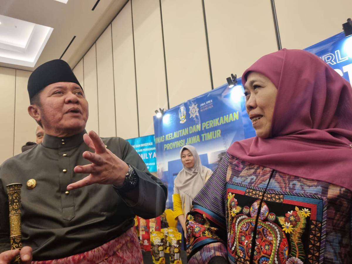 Gubernur Sumsel Herman Deru dan Gubernur Jatim Khofifah Indar Parawansa (IDN Times/Rangga Erfizal)