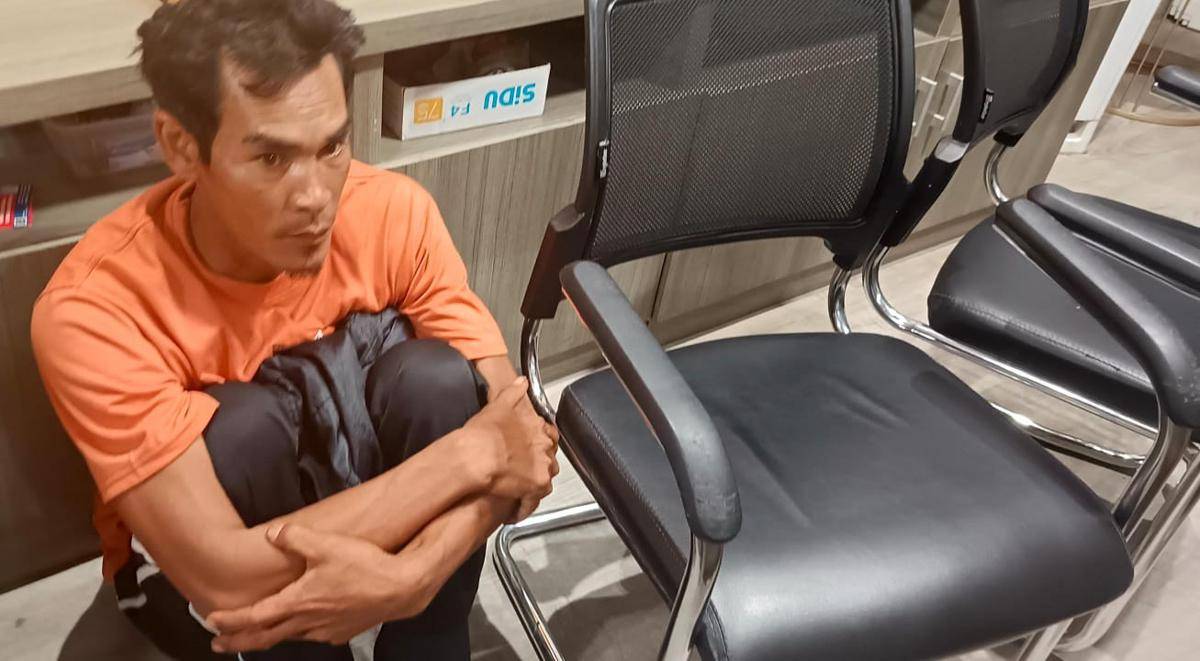 Tersangka Dedi Irawan saat diserahkan ke polisi (Dok: Istimewa)