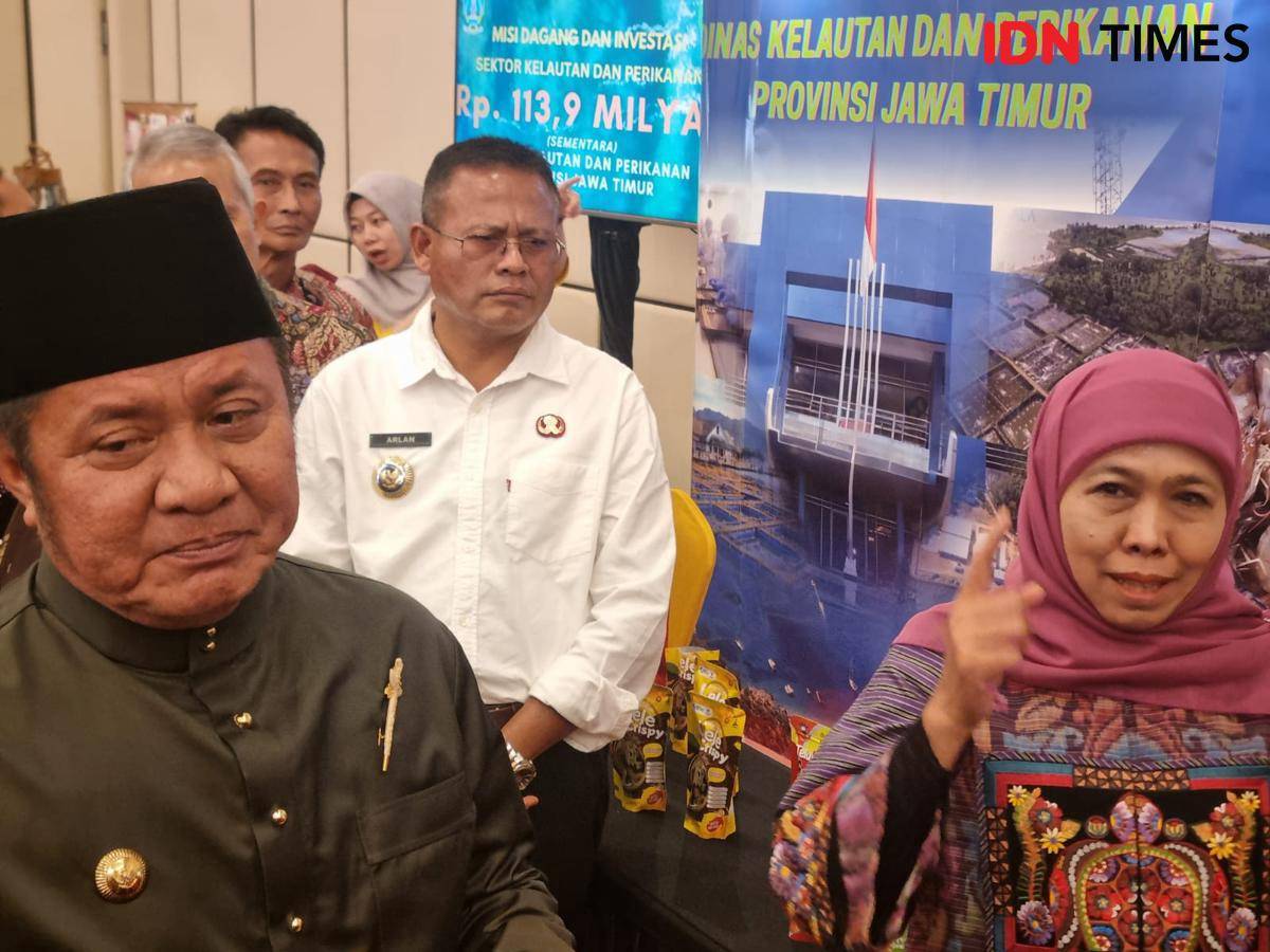 Gubernur Sumsel Herman Deru dan Gubernur Jatim Khofifah Indar Parawansa (IDN Times/Rangga Erfizal)