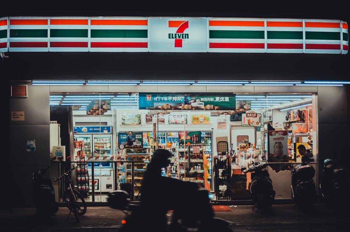 Potret Seven Eleven