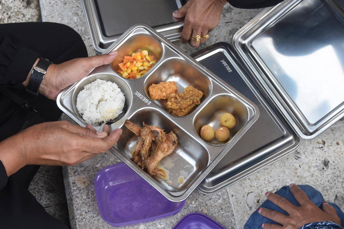 Ilustrasi food tray untuk Makan Bergizi Gratis ( ANTARA FOTO/Adeng Bustomi)