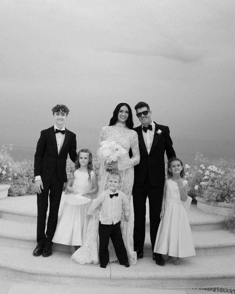 Pernikahan Robin Thicke dan April Love